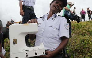 CẬP NHẬT: Cảnh sát phát hiện mảnh nhựa vỡ nghi là của MH370 trên đảo Reunion