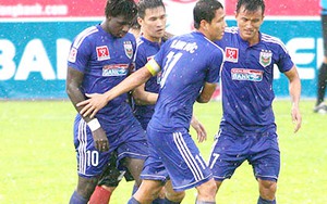 ĐTLA – B.Bình Dương và cuộc chơi của những 'người già'