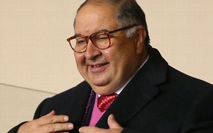 Usmanov: ‘HLV Wenger đã hy sinh 10 năm trắng tay vì xây sân Emirates’