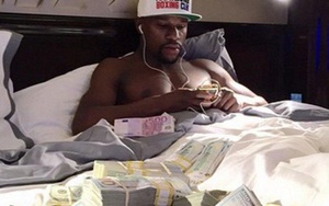 Floyd Mayweather xếp tiền thành đống, tậu thêm hàng chục đôi giầy hiệu