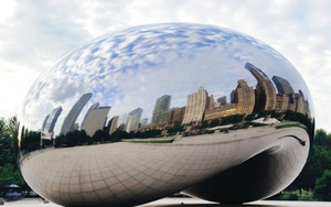 Nghệ sĩ Anh cáo buộc Trung Quốc 'đạo' biểu tượng 'Cổng mây' của Chicago