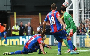 Crystal Palace 1-2 Arsenal: Một 'siêu phẩm' và một pha... phản lưới giúp Arsenal giành 3 điểm
