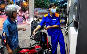 Từ 15 giờ, giá xăng giảm tiếp 768 đồng/lít