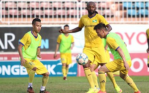 SLNA quyết không lỏng chân với HAGL