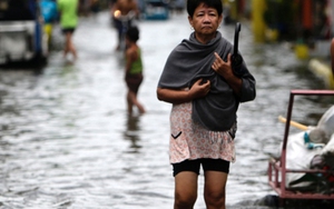 Tàn phá xong Philippines, bão Goni tràn vào miền Nam Nhật Bản