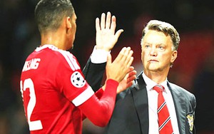 Man United: Khi Van Gaal giống… David Moyes