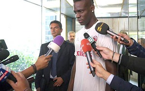 AC Milan mượn Mario Balotelli từ Liverpool: Chào 'Táo thối' trở về!