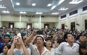 Không thích đùa, nhưng vẫn phải đùa