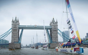 Thuyền Đà Nẵng – Việt Nam rời cầu tháp London vào cuộc đua hơn 40.000 hải lý