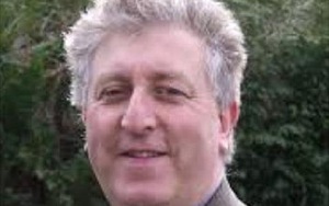 Bất bình vì dùng bức ảnh '14 phụ nữ khỏa thân' để châm biếm người nhập cư