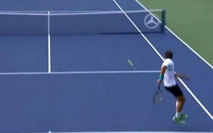 VIDEO: Tommy Robredo thực hiện cú đánh không tưởng