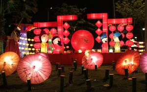 Mãn nhãn với con đường đèn lồng dài nhất Việt Nam