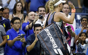 Caroline Wozniacki bỏ lỡ 4 match-point trước khi thua Petra Cetkovska