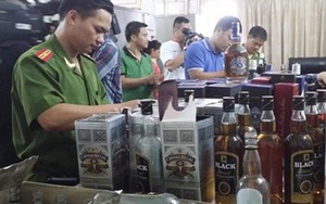 Phá ổ nhóm sản xuất rượu Chivas rởm tại Hà Nội