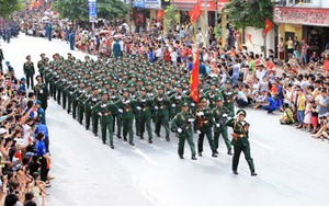 Chỉ thương dân mình còn nghèo quá