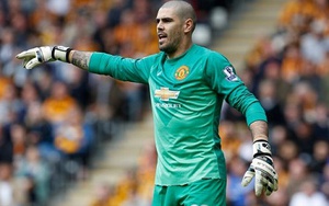Van Gaal đăng ký Victor Valdes vào danh sách dự Premier League cho... đủ người