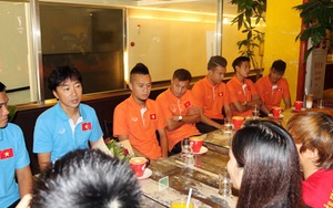 Thầy trò HLV Miura giao lưu với CĐV Việt Nam tại Đài Loan