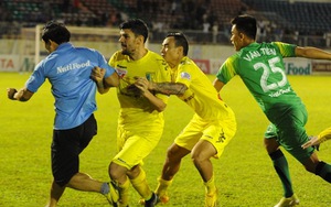 'Mưa' án phạt với HAGL và Hà Nội T&T