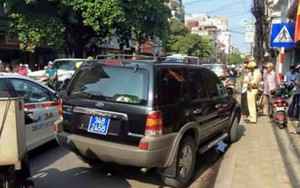 Hà Nội: Xử lý nghiêm vụ xe ô tô "biển xanh" đi vào đường cấm còn bỏ chạy