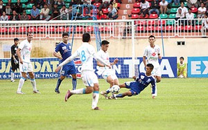 Tiếng 'rắc' ở sân cỏ V-League