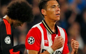 Hector Moreno lại đạp bóng thô bạo khiến đối thủ nằm sân