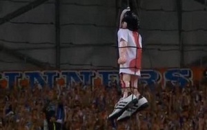CĐV Marseille treo hình nộm của 'kẻ phản bội' Valbuena