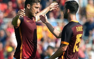 Totti chạm mốc 300 bàn thắng: Tia nắng trước hoàng hôn