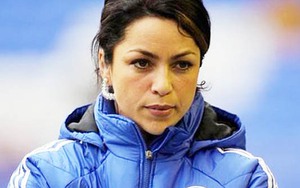 Nữ bác sĩ xinh đẹp phải nghỉ việc vì Jose Mourinho, sếp của LĐBĐ Anh nổi giận