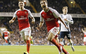 Tottenham 1-2 Arsenal: Flamini lập siêu phẩm, ghi cú đúp, giải cứu 'Pháo thủ'