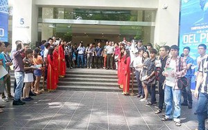 Đoàn cán bộ hưu trí Bộ công an thăm và tặng quà nữ cầu thủ Lê Thị Thu