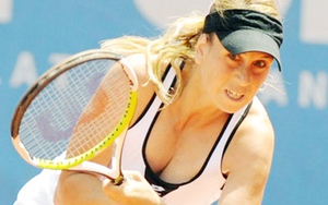 KINH NGẠC với bà bầu 39 tuần vẫn chơi tennis