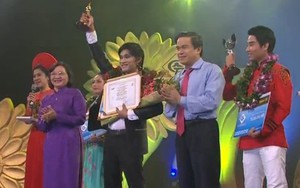 Nguyễn Thanh Toàn đăng quang Chuông Vàng Vọng cổ 2015