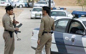 Khủng bố vãi mưa đạn vào đồn cảnh sát Saudi Arabia làm nhiều người thiệt mạng