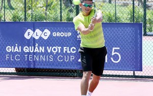 Minh Quân toả sáng trong ngày khai mạc Giải quần vợt FLC 2015