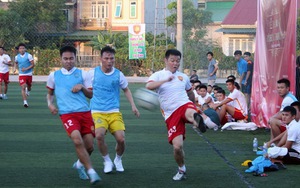 Văn Quyến lập siêu phẩm khiến sao trẻ SLNA phải thán phục