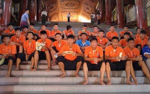 Tuyển thủ U19 Việt Nam mê mẩn với vẻ đẹp chùa Vàng Shwedagon