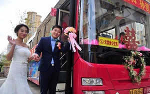 Trung Quốc: Chú rể 'chơi trội' đón dâu bằng xe buýt