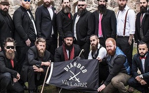 Bị nhầm là khủng bố vì để râu, giương cờ giống IS