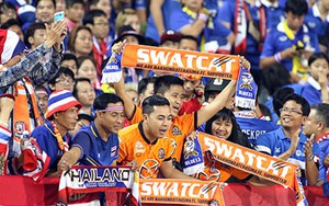 Dù ít, CĐV Thái Lan vẫn quá 'chất'!