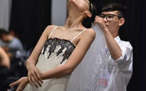 CẬN CẢNH: Những lao động nhọc nhằn phía sau sàn catwalk