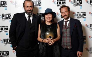 'Chevalier' phim hài về đàn ông đoạt giải Phim hay nhất tại LHP 'tôn vinh phụ nữ'