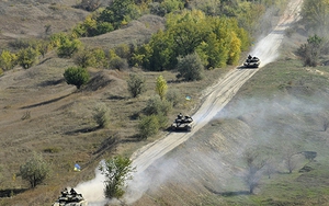 Các bên xung đột tại Ukraine rút vũ khí dưới 100 mm khỏi chiến tuyến