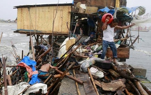 Cơn bão mạnh thứ hai Philippines gây tai họa cho hàng chục ngàn người