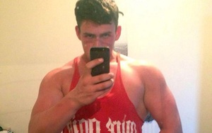 Cai ngục mất việc vì tán tỉnh bạn gái phạm nhân