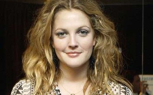 Ngôi sao điện ảnh Drew Barrymore xuất bản hồi ký mới về tuổi thơ tâm thần, rượu và ma túy