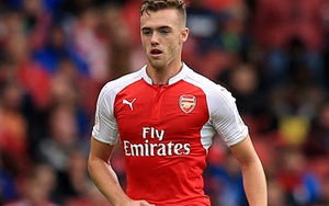Arsenal bị FA phạt vì vụ chuyển nhượng Calum Chambers