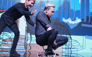 Trấn Thành ngã bổ chửng khi diễn xiếc với xe đạp tí hon