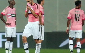 Sassuolo 1-0 Juventus: Chiellini nhận thẻ đỏ, Juventus lại sa lầy