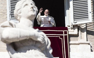 Vatican tiếp tục rung chuyển bởi những bí mật động trời bị phanh phui