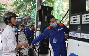 Giá xăng giảm 770 đồng/lít từ 15h hôm nay